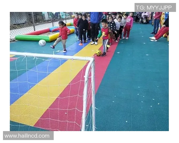 足球球星基本功测试挑战展示，细致呈现技巧与身体协调性的极致考验